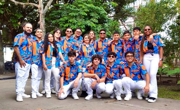 El público acompaña una presentación de K-Boom, confirmando que la calle sigue siendo su principal escenario.