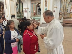 En la iglesia San Francisco de la capital del Cauca las personas participaron en este ritual del mundo católico.