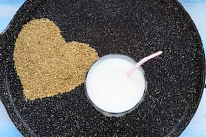 ¿Cómo se debe tomar este líquido todos los días? Foto: Getty Images.