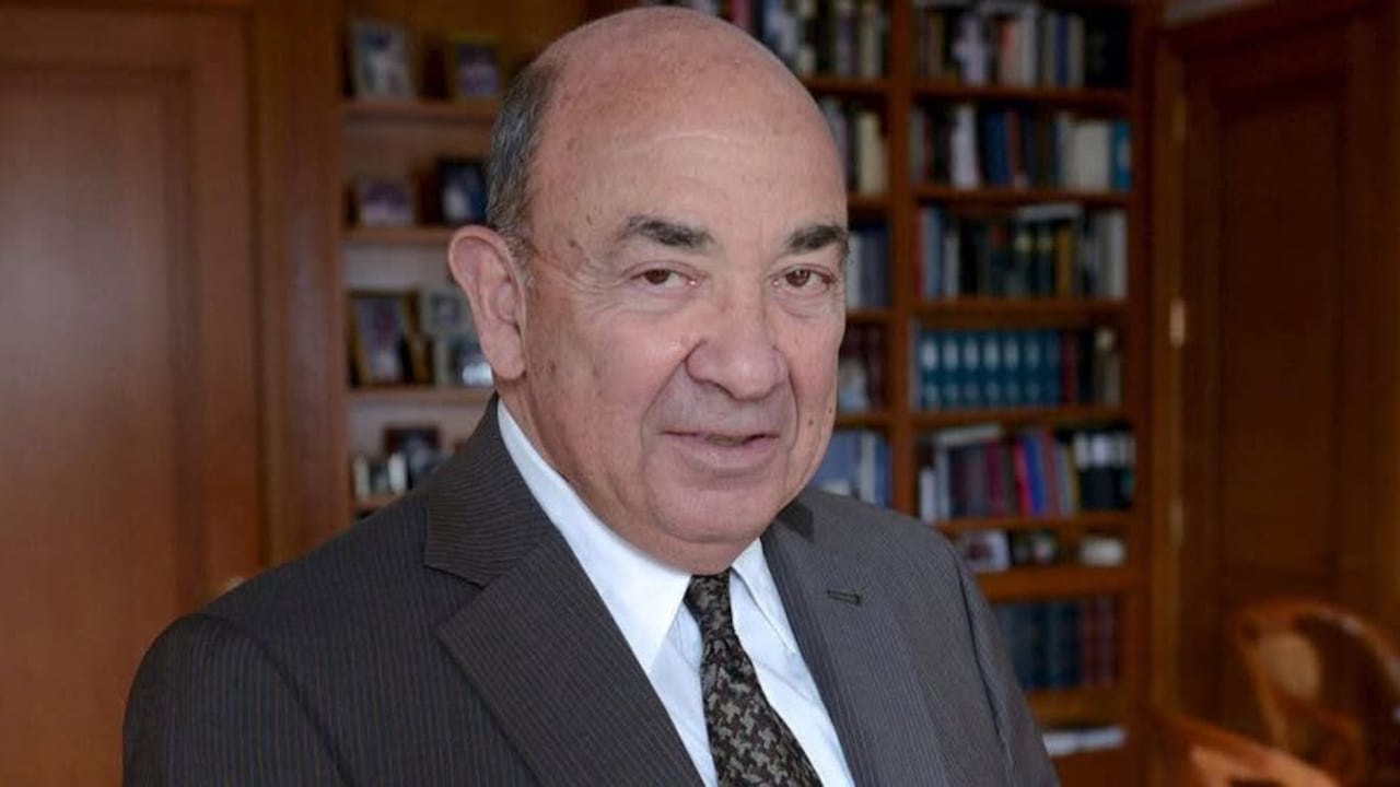 El juicio contra Maduro será direccionado por el juez superior del Tribunal de Distrito de los Estados Unidos, Alvin K. Hellerstein, de 92 años de edad, uno de los jueces de mayor edad en el sistema judicial estadounidense. Es conocido por ser judío ortodoxo y recientemente ha participado en algunos de los casos más destacados presentados ante el Distrito Sur de Nueva York.