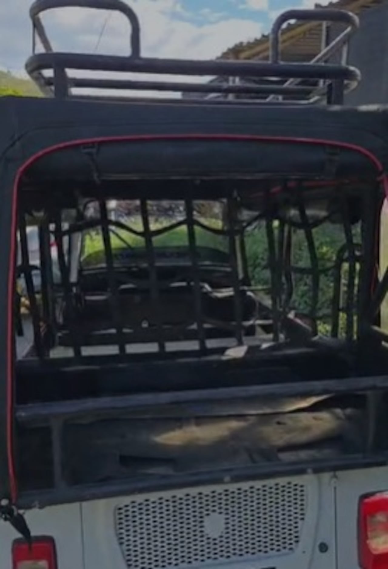 Un mototaxista de 63 años resultó herido en el abdomen al quedar en medio del intercambio de disparos durante un hostigamiento contra el Ejército en Suárez, Cauca.