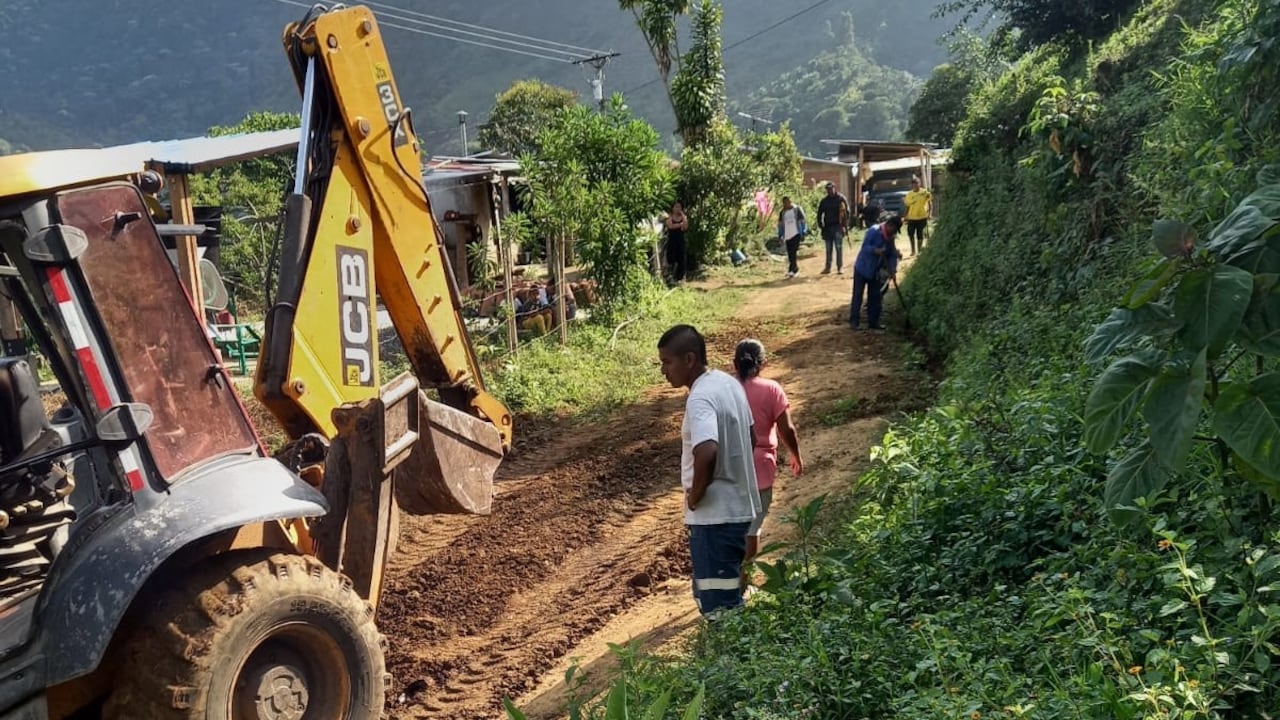 ‘Caminos Rurales’, de Riopaila Castilla, impulsa el mantenimiento de vías terciarias y mejora la conectividad en zonas rurales de los municipios donde opera.