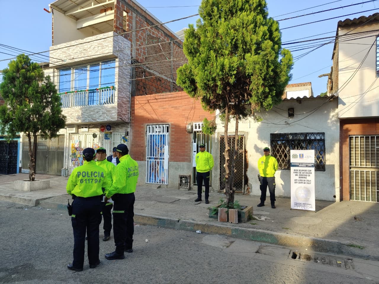 Según las autoridades, estos inmuebles funcionaban como punto de encuentro, planeación y refugio de las bandas de ‘La 8’ y ‘Los Raros’.