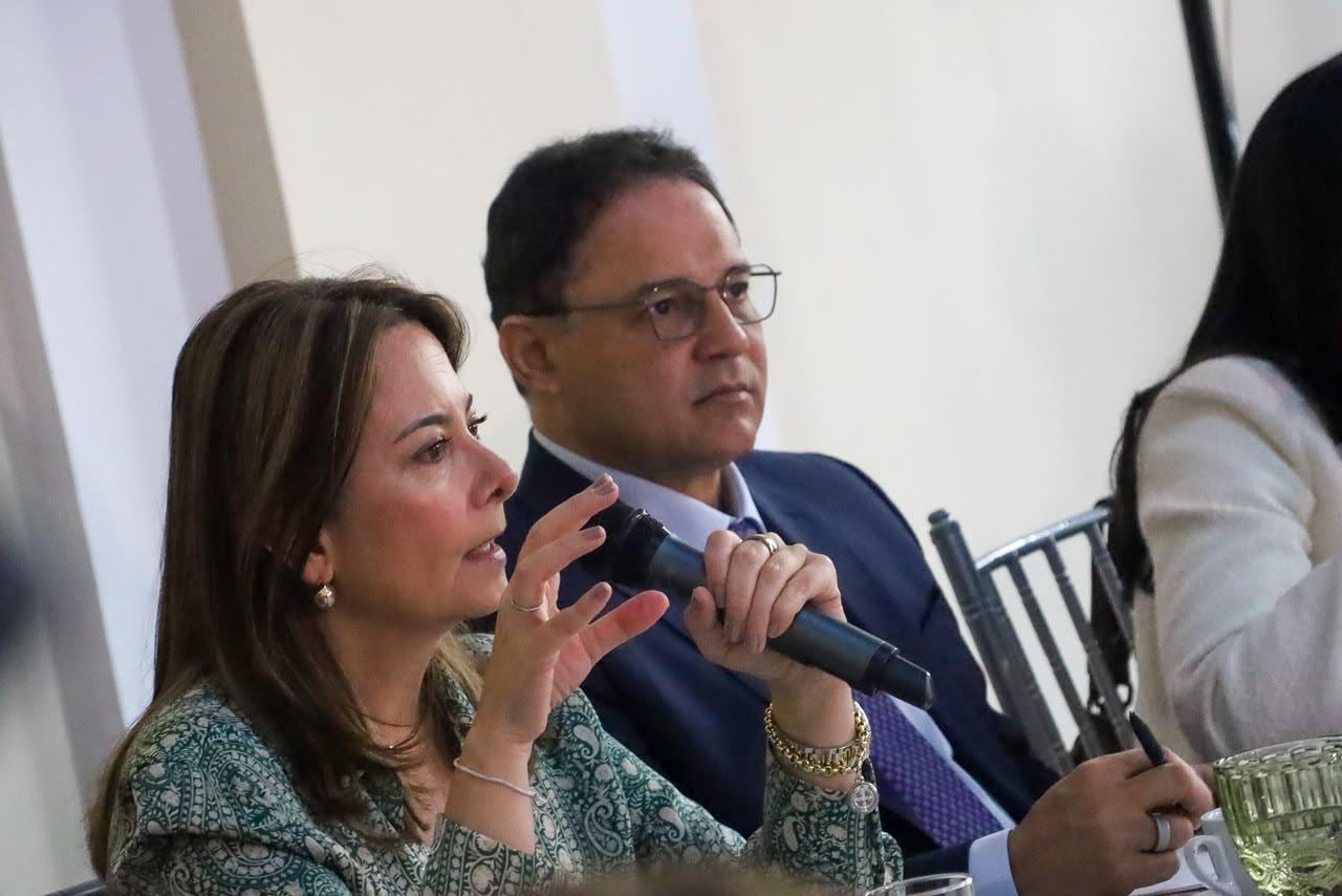 La ministra de Salud, Ana María Vesga, anunció lo que será el aumento de la UPC para 2027.