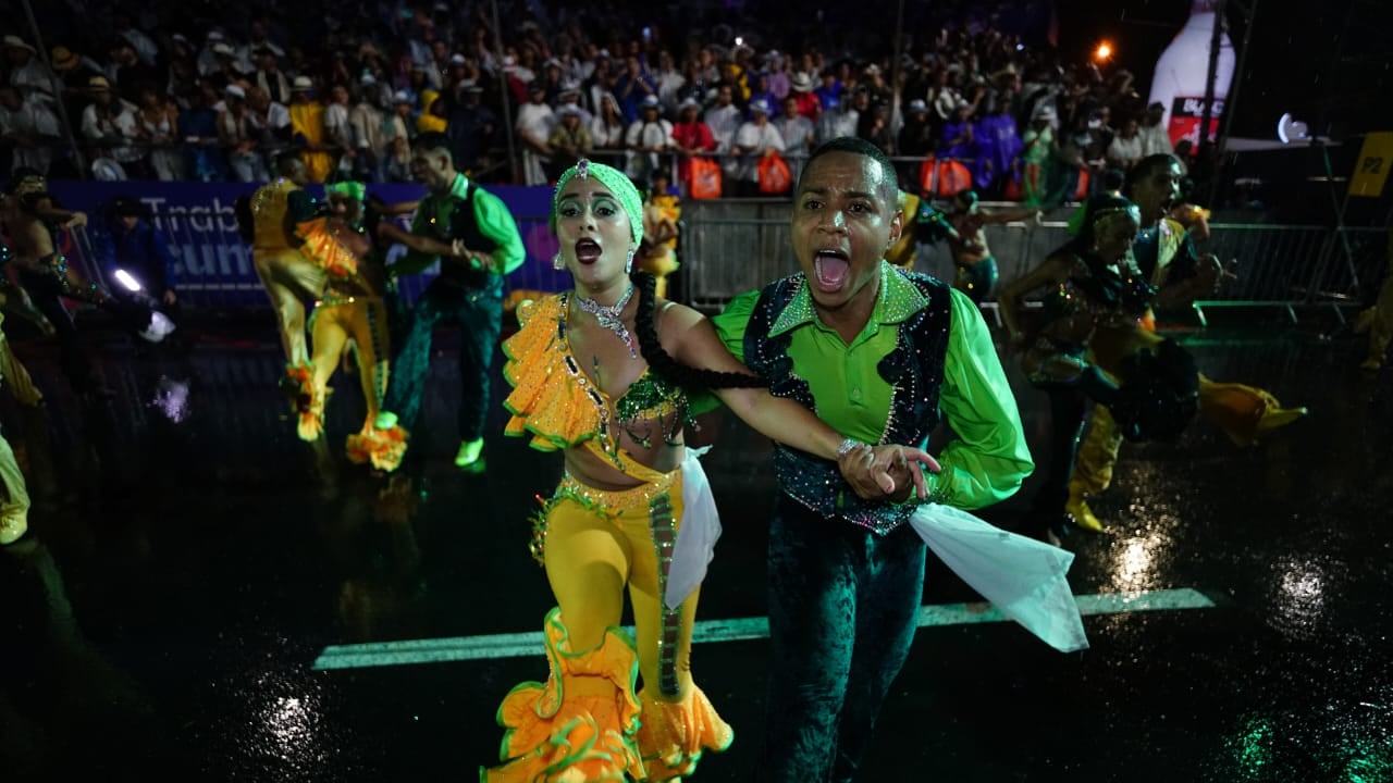 Imágenes y momentos clave del Salsódromo que abrió la Feria de Cali 2025.
