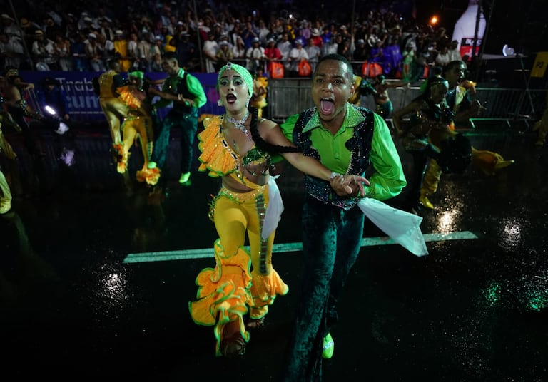 Imágenes y momentos clave del Salsódromo que abrió la Feria de Cali 2025.