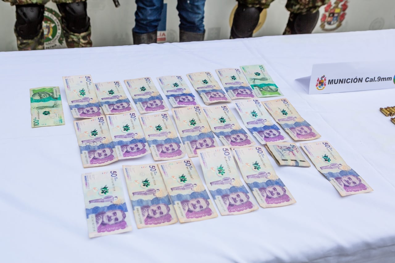 El dinero decomisado en este operativo miliar quedó a disposición de la Fiscalía General de la Nación.