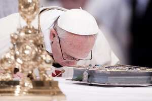 El papa Francisco preside al cargo en una ceremonia donde tomó la posesión oficialmente como líder de la Iglesia Católica en el 2013.