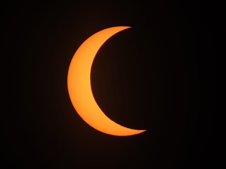 Este es el momento exacto dónde la luna eclipsa el sol, los asistentes vivieron un momento histórico al ser testigos de un de los momentos más bellos del universo en el desierto de la Tatacoa en el Huila. Fotos Jorge Orozco / El País de cali.