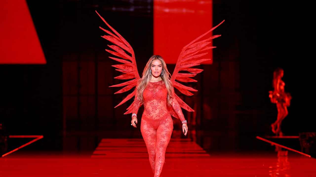 NEW YORK, NEW YORK - OCTOBER 15: Karol G walks the runway for Victoria's Secret Fashion Show 2025 on October 15, 2025 in New York City. Mike Coppola/Getty Images for Victoria's Secret/AFP (Photo by Mike Coppola / GETTY IMAGES NORTH AMERICA / Getty Images via AFP)