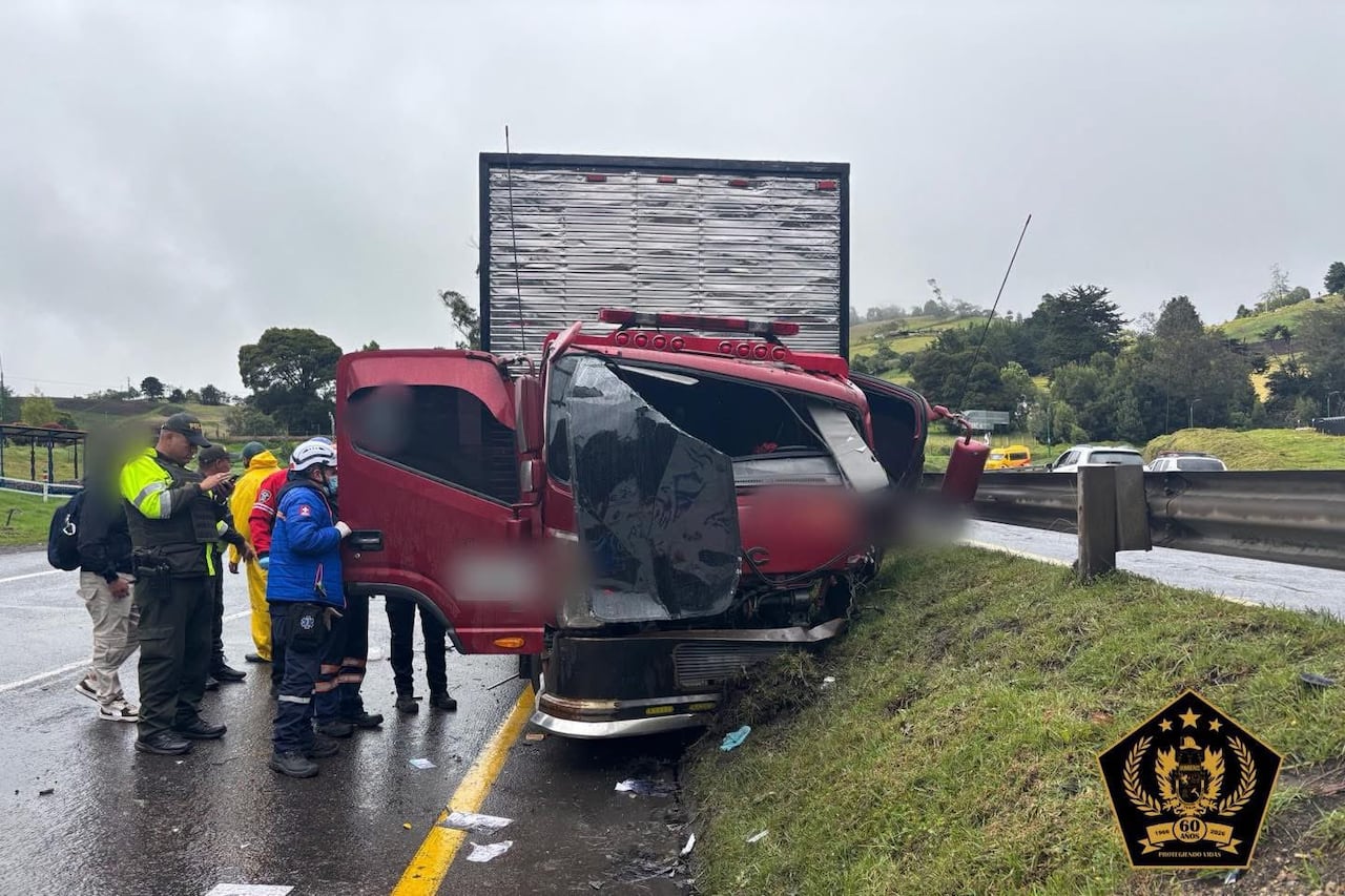 Se presentó accidente de tránsito metros abajo de la entrada a Samacá, vía Tunja – Bogotá.