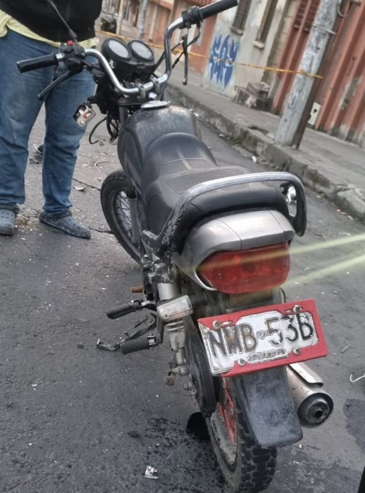 Este fue la motocicleta en la que se movilizaba la víctima al momento de los hechos, indicaron los testigos.