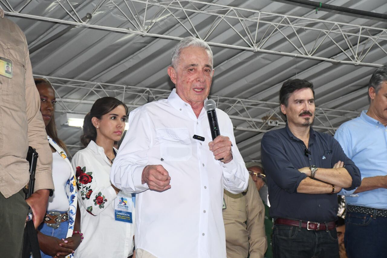 Cali: Álvaro Uribe, en campaña con candidatos al Congreso de la República 2026. Foto José L Guzmán