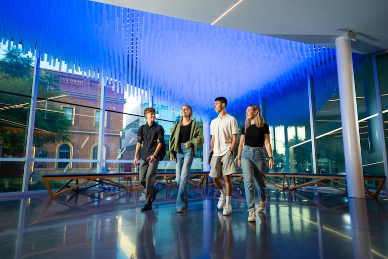 La universidad australiana abrió becas para colombianos en su programa GEAP (General English for Academic Purposes).