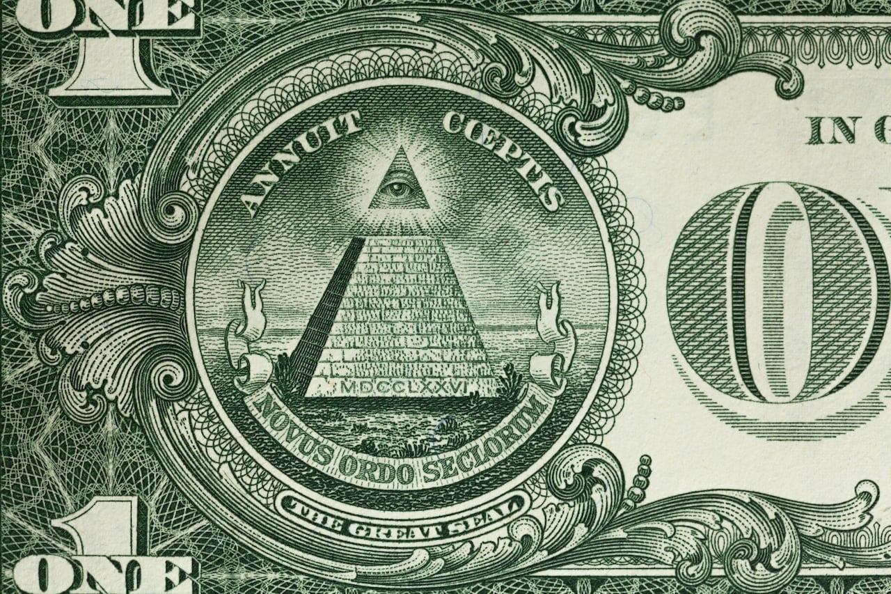 El 20 de junio de 1782 el Congreso Continental adoptó oficialmente el diseño del Gran Sello de los Estados Unidos, consolidando símbolos aún vigentes en la identidad nacional.
