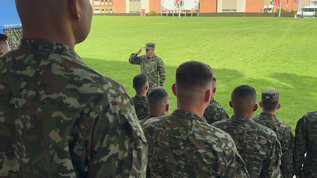 El Ejército inició el primer entrenamiento de militares para combatir los ataques con aeronaves remotamente tripuladas por parte de los grupos criminales.