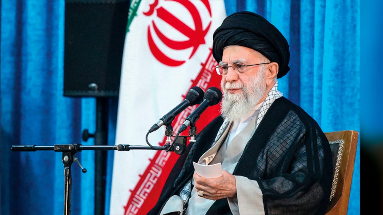 “Alí Jamenei es el único que decide sobre política de Estado y se mantiene desde hace casi 40 años. El 23 de julio del año pasado dijo que Israel está cerca de ser eliminado”.