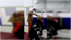 Juan Carlos Buriticá Suárez, rapado y esposado, tras conocer la decisión del juez que lo envió a prisión.