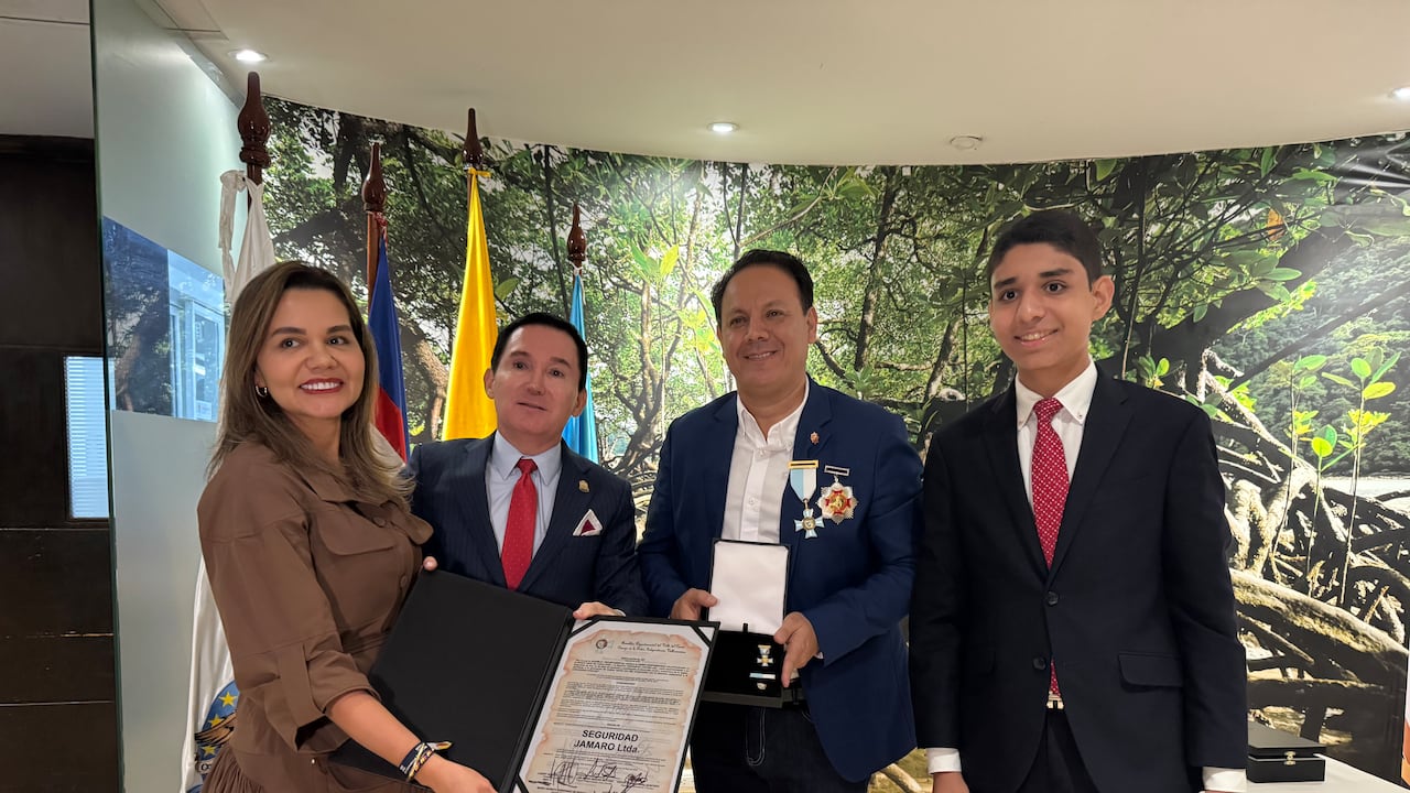 En el marco de su aniversario número 20, Seguridad Jamaro Ltda. recibió un reconocimiento de la Asamblea Departamental del Valle del Cauca por su trayectoria y aporte al sector.