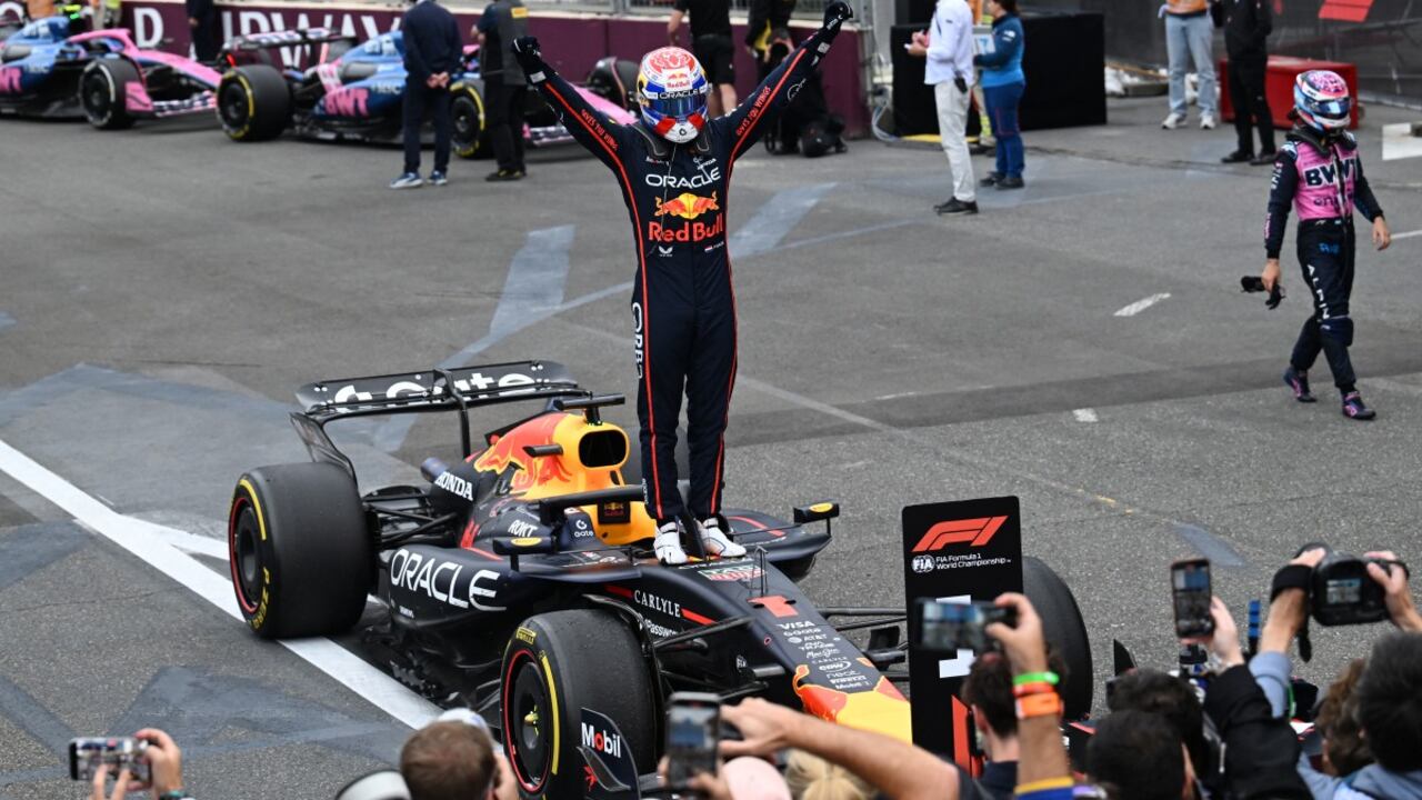 Max Verstappen celebrando su victoria en Azerbaiyán.
