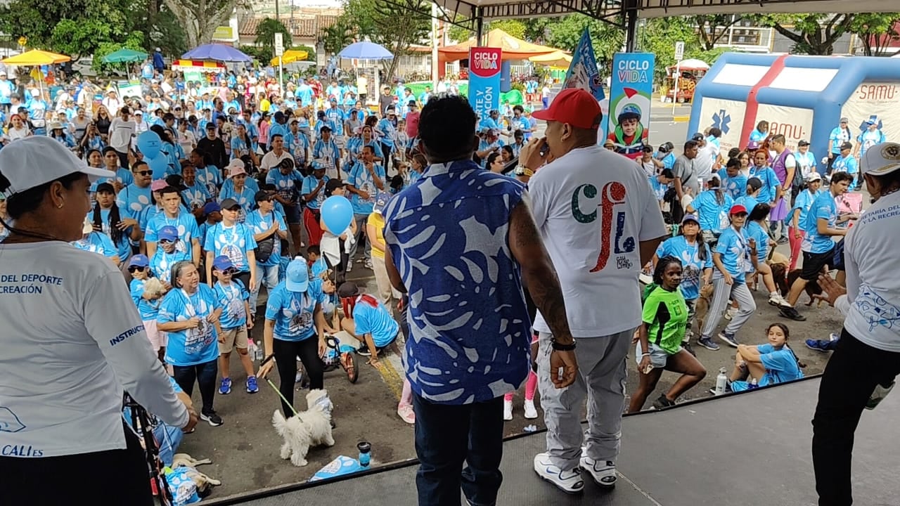 Así culmina en las Canchas Panamericanas la caminata ‘Ladridos por la Paz’: baile, mascotas y bienestar.