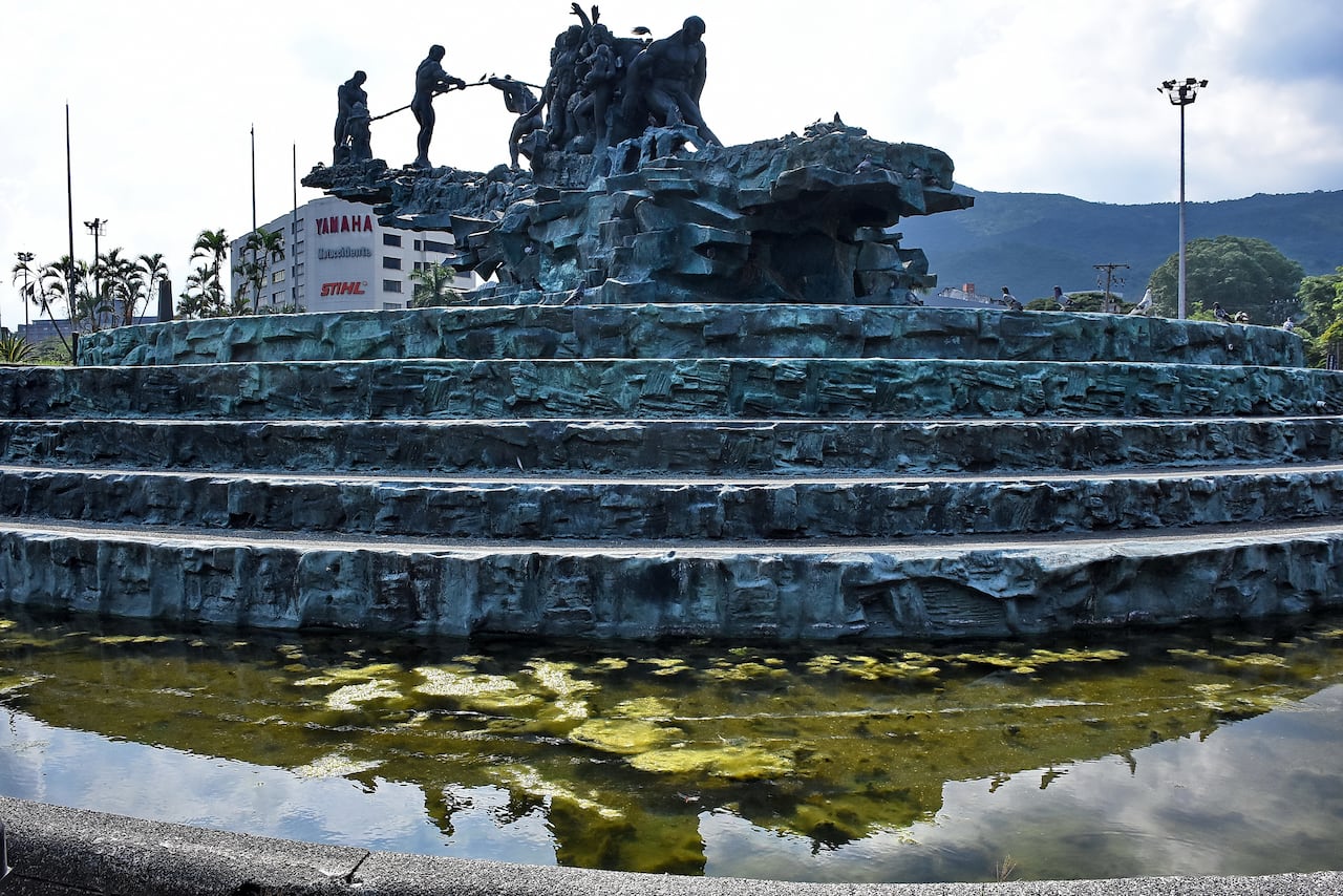 Abandono Monumento de la Solidaridad y Vía en Mal estado Calle 34 con Avenida 2 NORTE