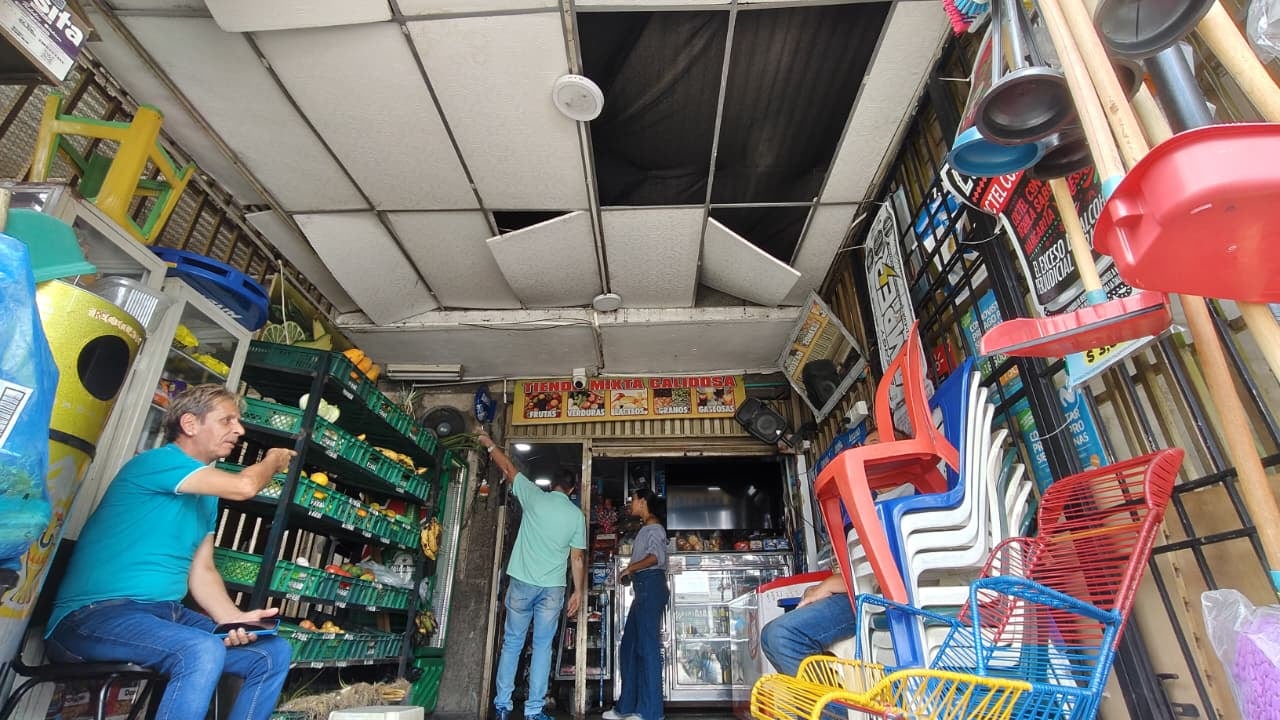 Comerciantes manifiestan falta de apoyo tras atentado en la base aérea Marco Fidel Suarez de Cali.