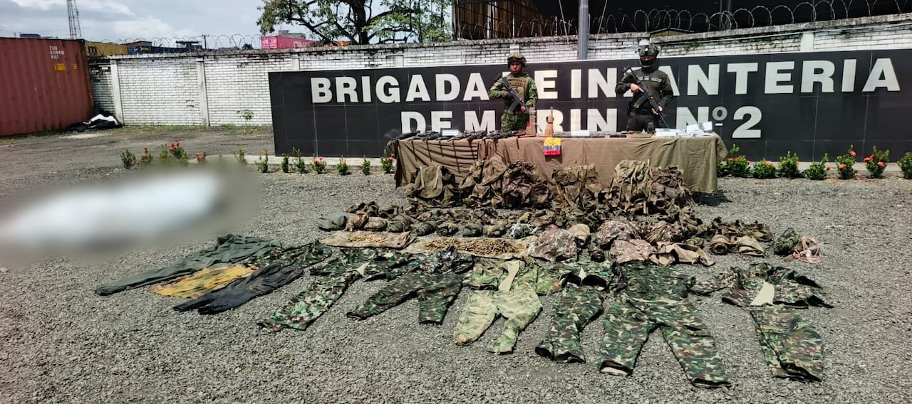 Entre los elementos incautados se destacan 13 fusiles, una escopeta y un tubo cañón de ametralladora.