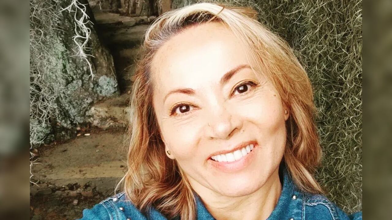 Llena de sarcasmo, Aída Morales le respondió a fan que criticó su relación con hombre mucho menor