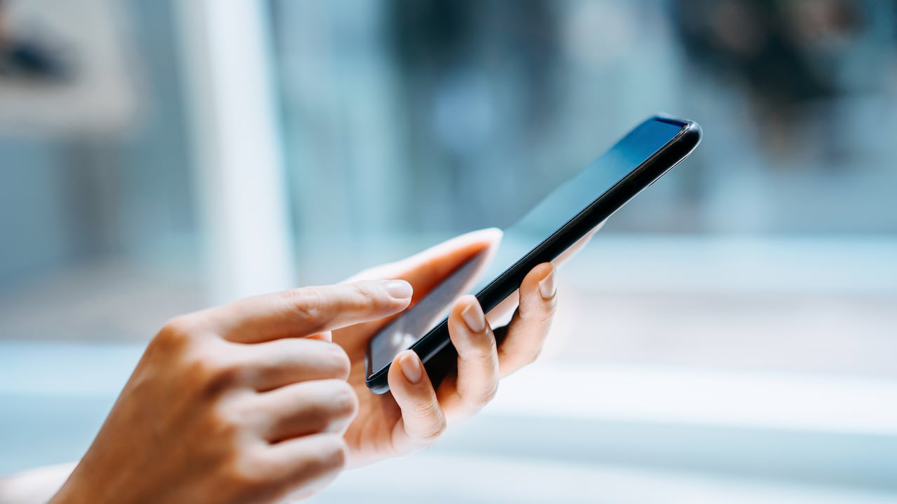 Si el daño es físico, lo más probable es que se necesite reemplazar la pantalla táctil.