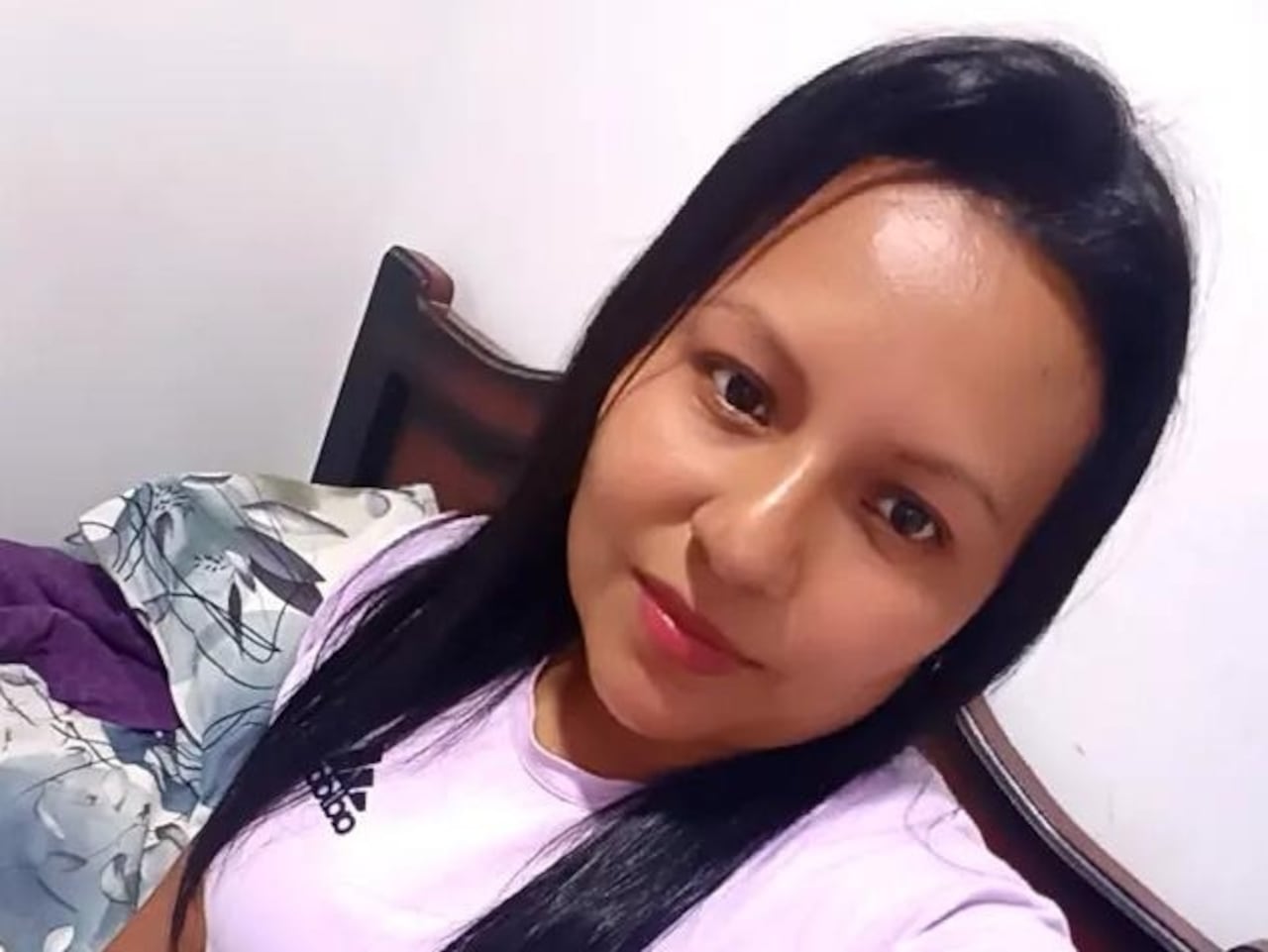 Asesinan a presidenta de Junta de Acción Comunal y su esposo, en centro urbano de El Plateado, Argelia, Cauca
Periodista: Redacción Popayán
Ubicación: Argelia, Cauca
La victima es Yenny Alexandra Guainas Baltazar, presidenta de Junta de Acción Comunal de la vereda Llano Alto, de Argelia. La información preliminar indica que ambos, la líder social que estaba junto a su esposo, fueron asesinados a disparos a las afueras de una panadería.
Descripción
Valoraciones (0)
En el municipio de Argelia, sur del Cauca se presentó el homicidio de una líder social, en pleno centro de El Corregimiento El Plateado. Con ella también asesinaron a su compañero sentimental. El hecho fue confirmado por el presidente de Junta de Acción Comunal de El Plateado, Kevin Arcos.