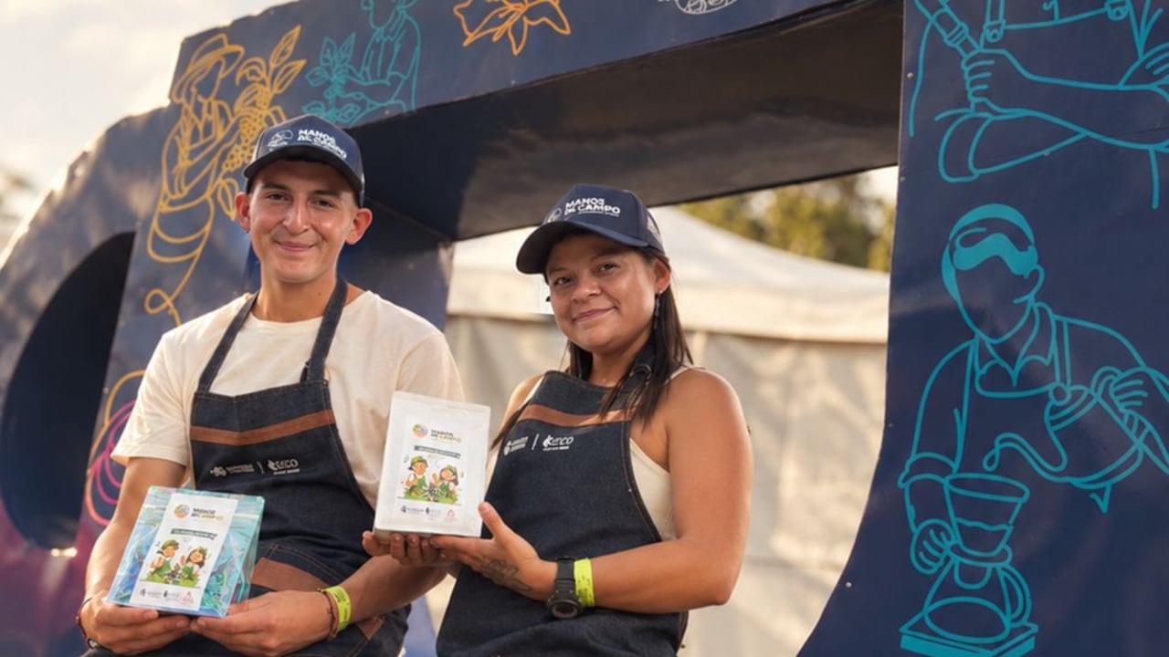 Productores de Manos al Campo Jóvenes Cafeteros y Fondo Alimentando la Paz exhiben sus cafés en la Feria Internacional Cauca Sabe a Café, realizada del 18 al 20 de septiembre en Popayán, donde conectaron directamente con consumidores y compradores.
