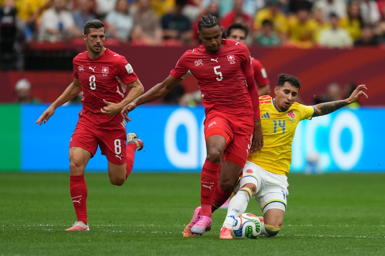 Switzerland's Manuel Akanji (5) and Colombia's Gustavo Puerta (14) fight for the ball during the World Cup round of 16 soccer match between Switzerland and Colombia in Vancouver, British Columbia, Tuesday, July 7, 2026. (AP Photo/Abbie Parr)