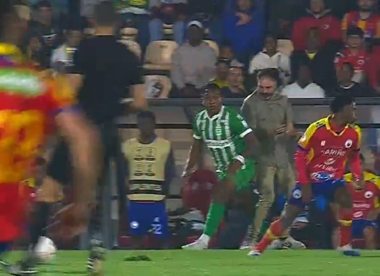 Alfredo Morelos y Risueño en polémica.