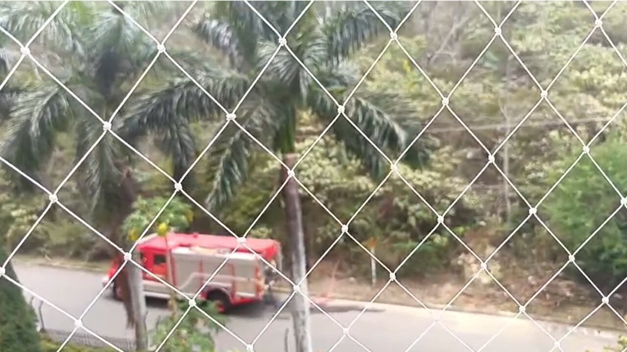 Una ciudadana denunció que solo había una máquina de bomberos.