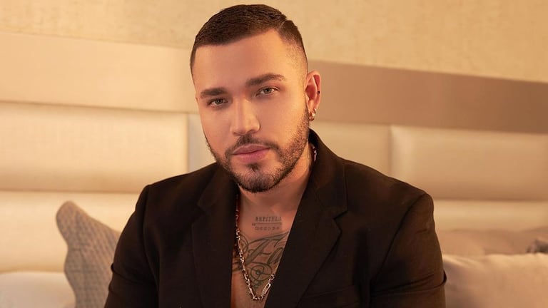 Antes de saltar a la fama, el cantante conseguía dinero en serenatas.