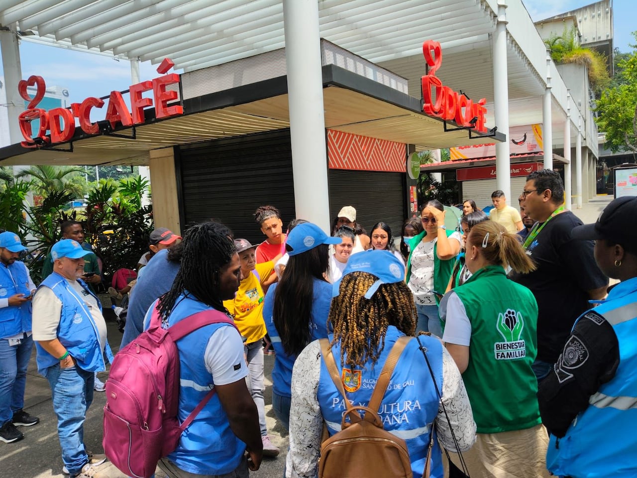 Los integrantes del proceso de la Minga Social, Popular y Comunitaria de Cali - Minga Cali, que permanecían en protesta frente al Centro Administrativo Municipal (CAM), se retiraron de manera pacífica del lugar.
