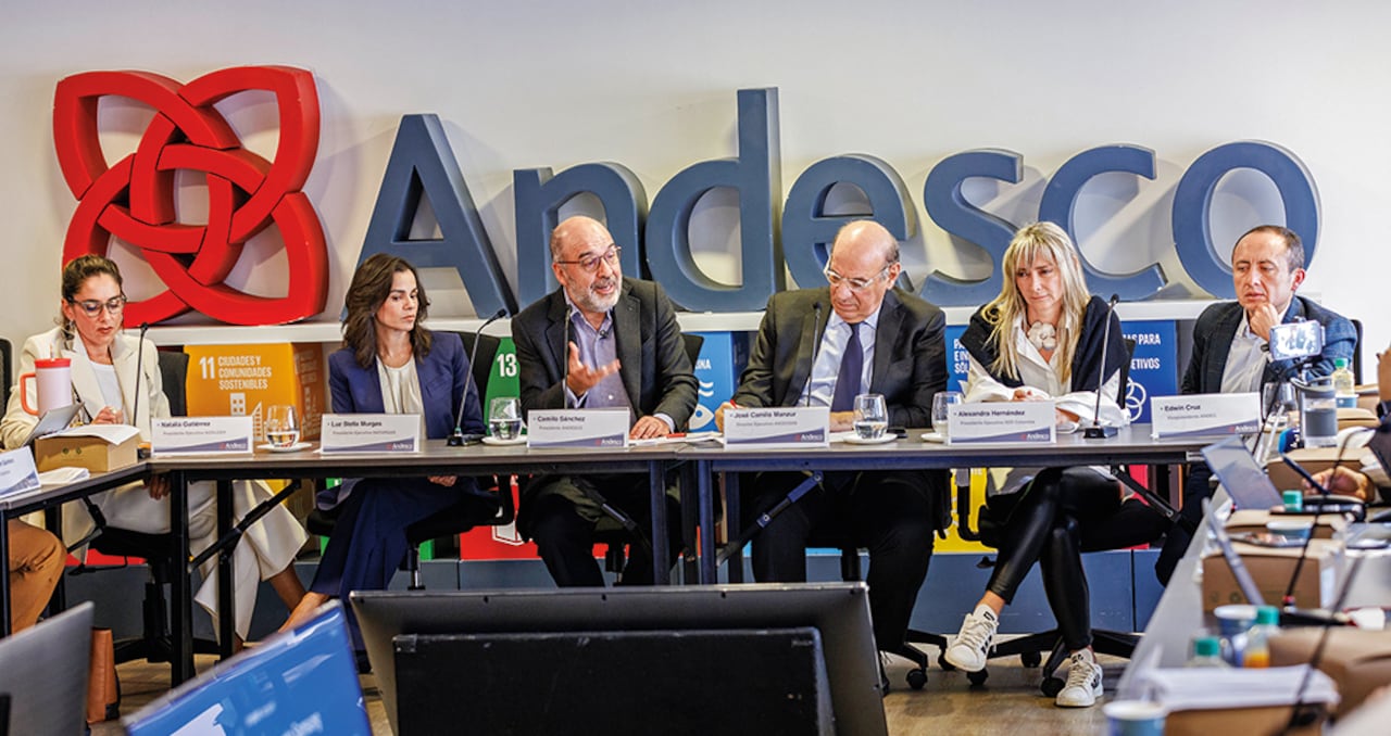 Cinco gremios de energía y uno de gas: Andesco, Andeg, SER Colombia, Acolgen y Asocodis; además de Naturgás, prendieron las alarmas. El déficit de gas no es una alerta, sino una realidad.