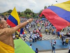 Este miércoles 1 de mayo se conmemora el Día Internacional del Trabajo en Colombia, por medio de una jornada en la que es habitual que los trabajadores, sindicatos y centrales obreras salgan a las calles de las principales ciudades del país como Cali. El gobierno del presidente Gustavo Petro ha aprovechado esta ocasión para convocar manifestaciones que demuestren apoyo hacia su administración y todas las reformas sociales que viene adelantando en el Congreso