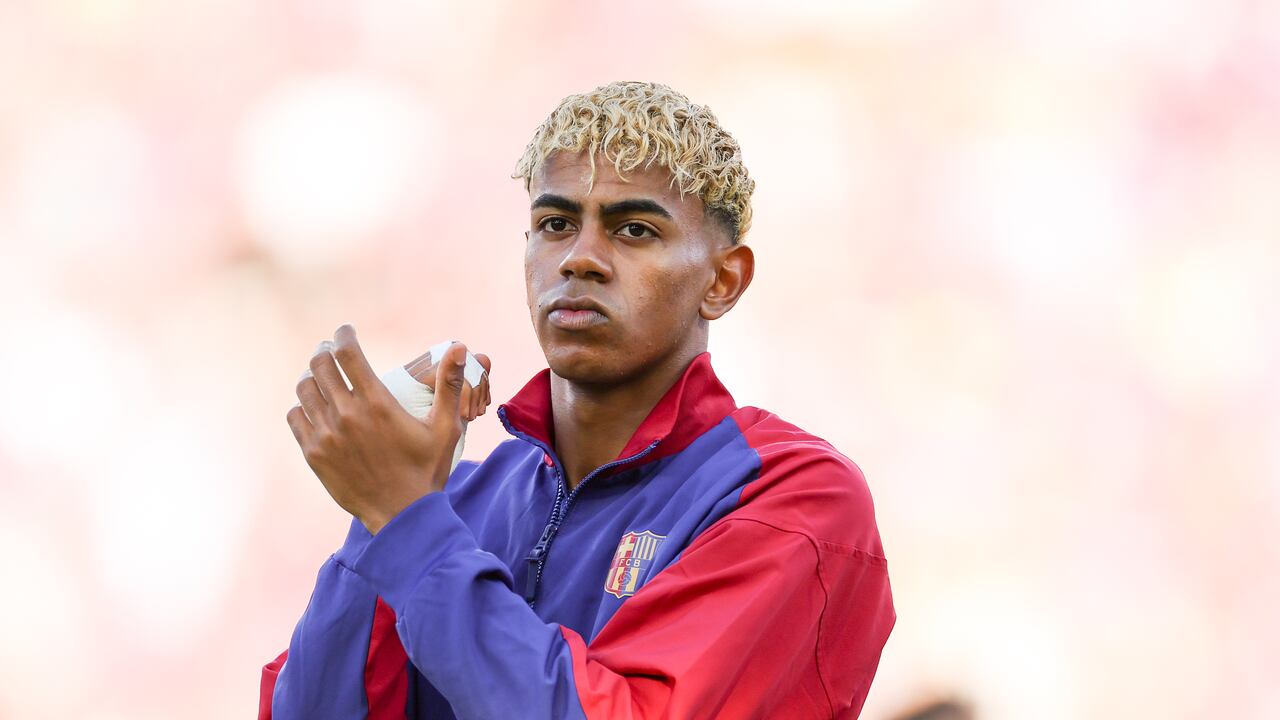 BARCELONA, SPAIN - MAY 18: Lamine Yamal of FC Barcelona acknowledges the fan prior to the La Liga EA Sports match between FC Barcelona and Villarreal CF at Estadi Olimpic Lluis Companys on May 18, 2025 in Barcelona, Spain. (Photo by Flor Tan Jun/Getty Images)