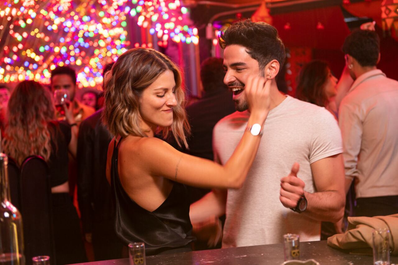 Serie ‘Manes’ con Juliette Pardau y Sebastián Carvajal.