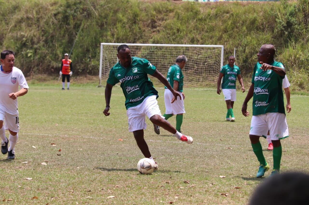 En la cancha recordaron sus mejores épocas, a la vez que dieron ejemplo para las nuevas generaciones.