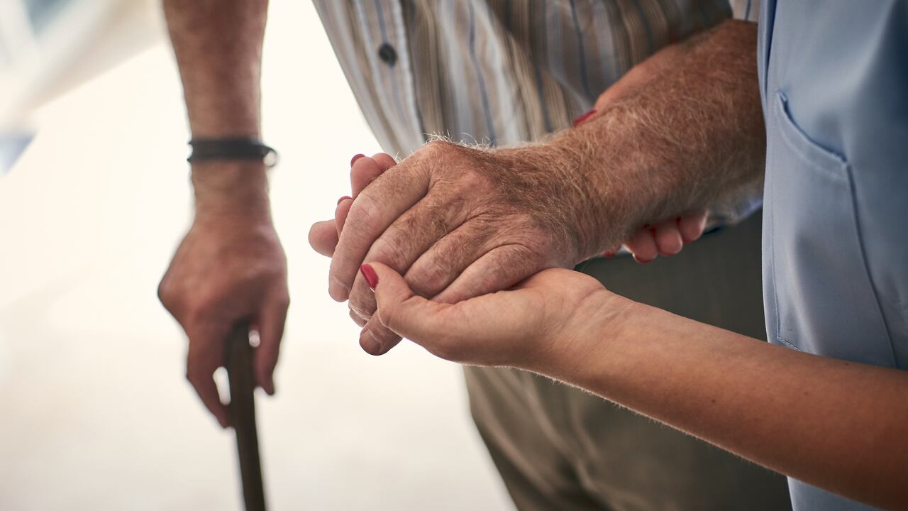 Video que ha circulado por redes sociales da muestra de una situación de abandono aun adulto mayor