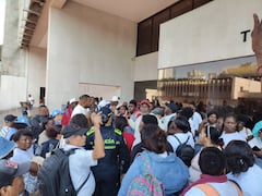 Protesta de habitantes de asentamiento del corregimiento de Navarro frente a la Alcaldía de Cali.