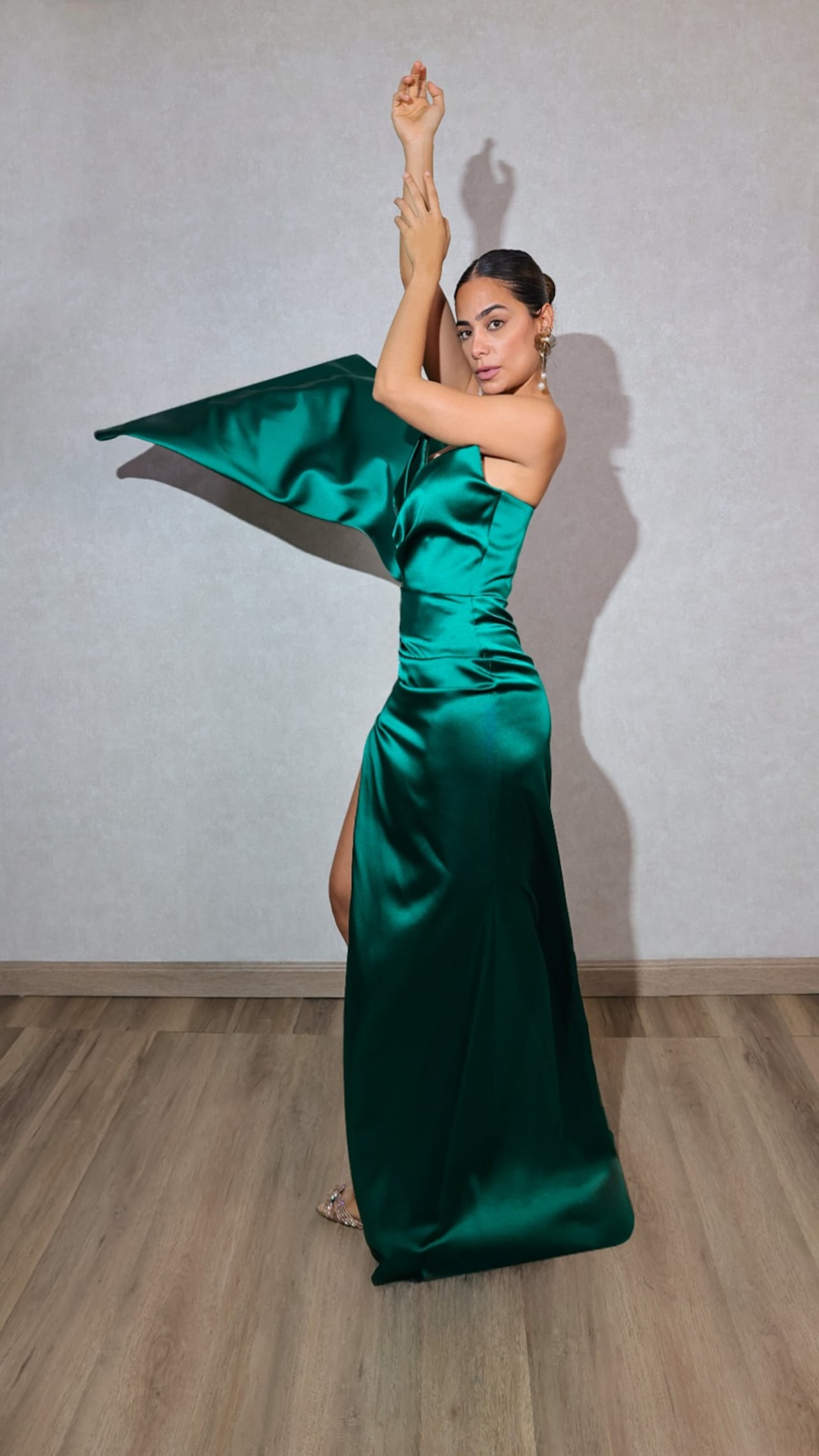 Cada look cobra vida en escenarios que reflejan el alma creativa y el talento detrás de Scarsa Home.