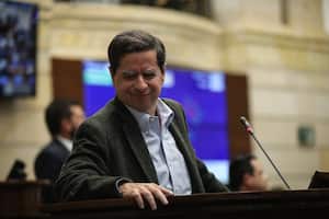 Senado de la República, sesión especial convocada por el Presidente del Senado Efraín Cepeda
Análisis del decreto de conmoción interior, CATATUMBO. Campesinos en el Senado