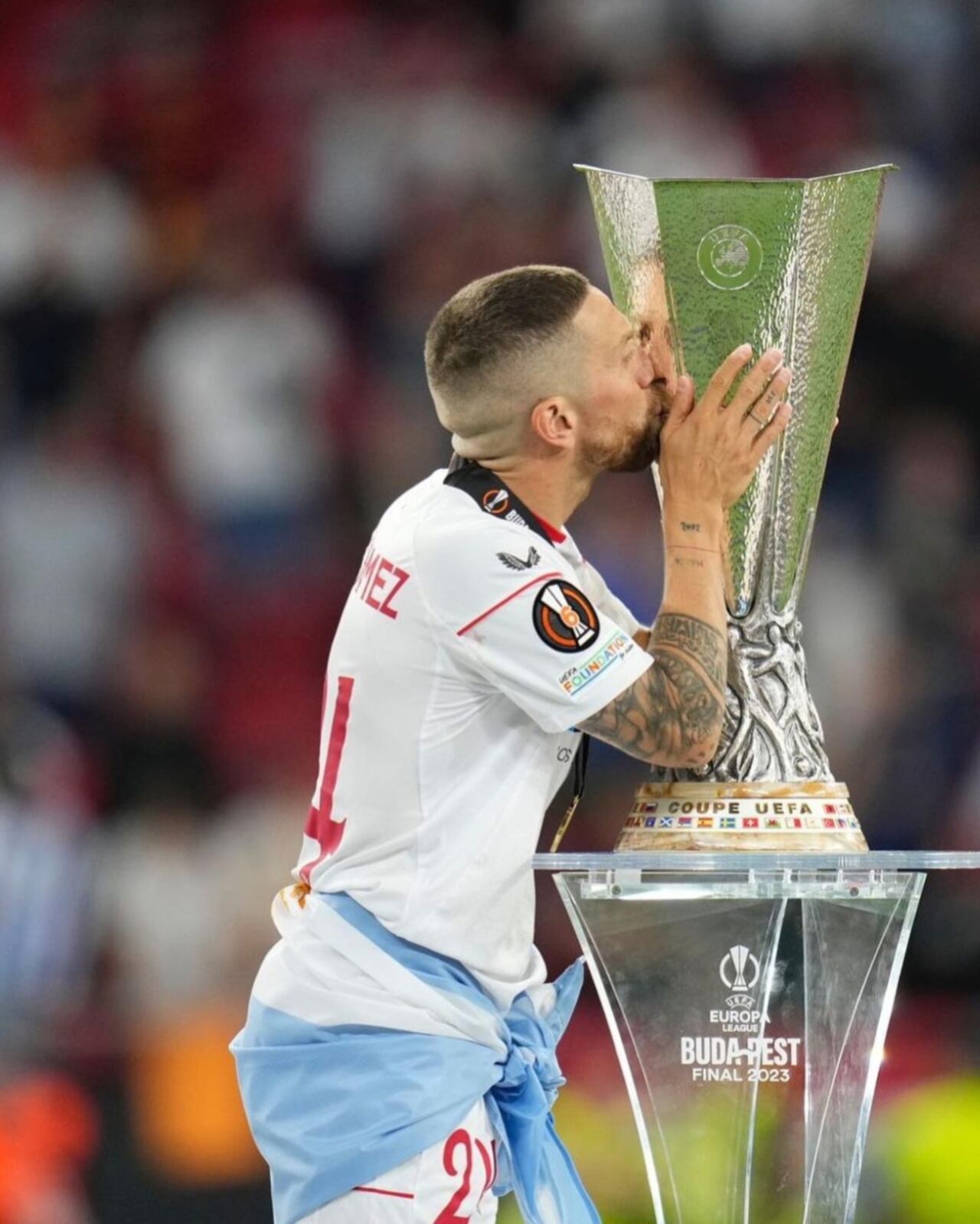 'El Papu' Gómez tras la obtención de la séptima Europa League para el sevilla