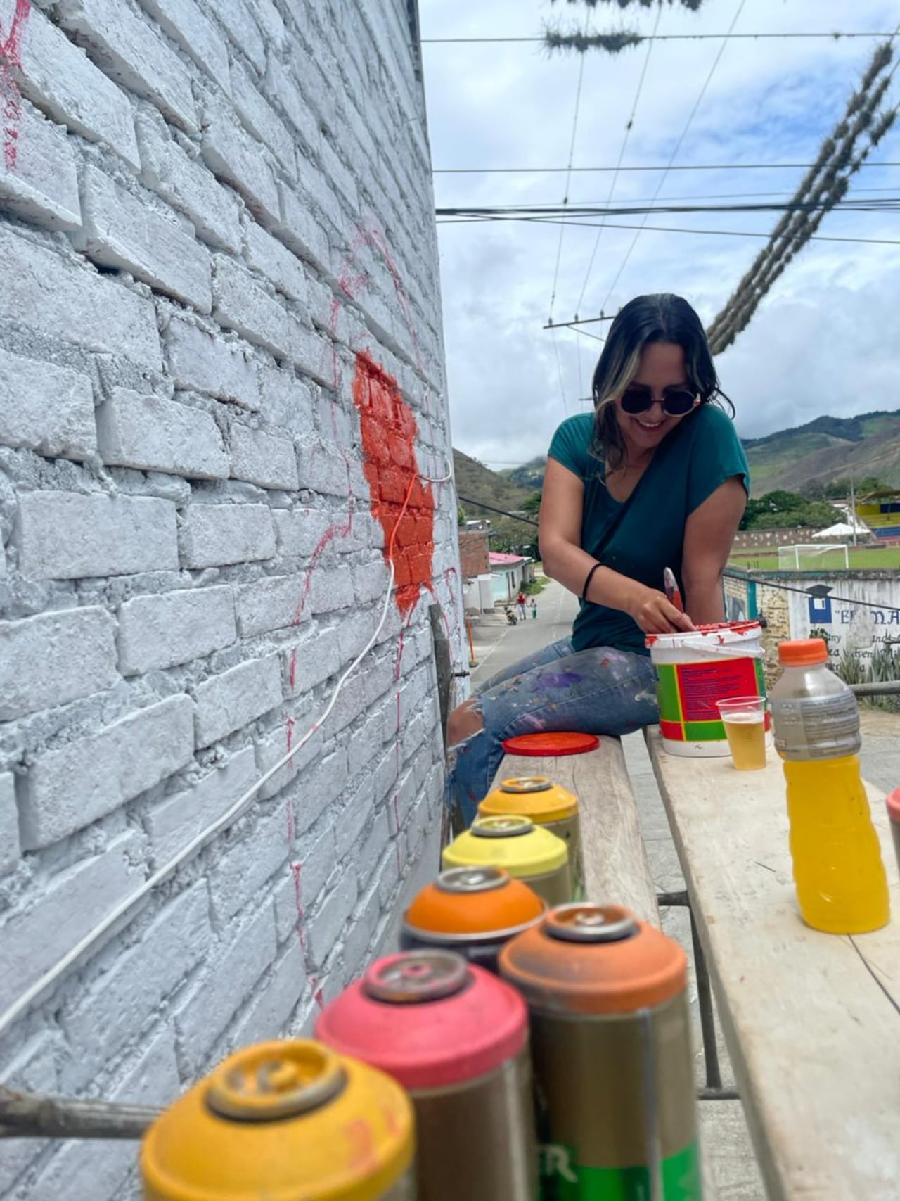 El proyecto evolucionó hacia Zonas Seguras para Mujeres Invencibles, integrando arte y recuperación del espacio público.
