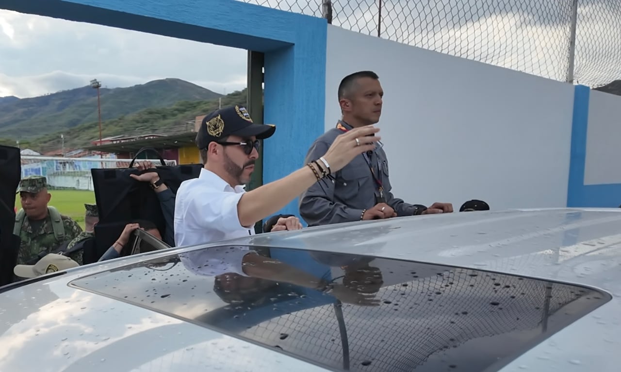 El presidente Abelardo De La Espriella recorrió zonas afectadas del Valle del Cauca tras el terremoto de magnitud 7,4 ocurrido el 10 de agosto.