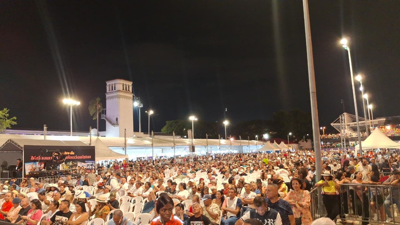 Segunda noche consecutiva a reventar en Melómanos y Coleccionistas. 27/12/2025.